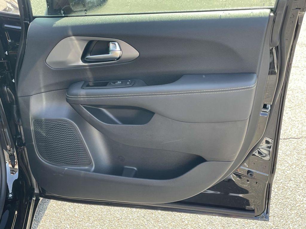 new 2025 Chrysler Voyager car, priced at $40,113