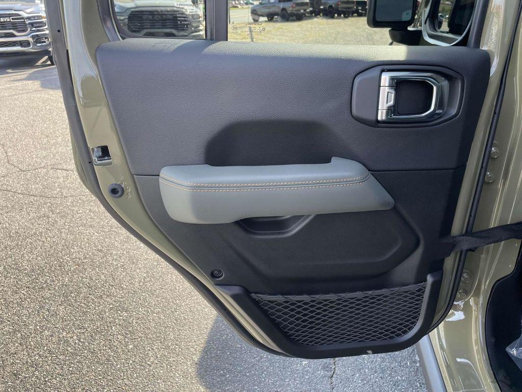 new 2025 Jeep Gladiator car, priced at $54,190