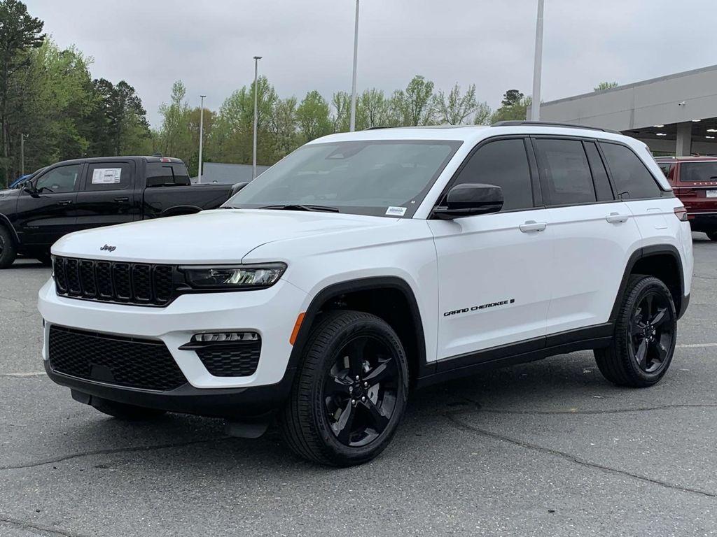 new 2025 Jeep Grand Cherokee car, priced at $45,890