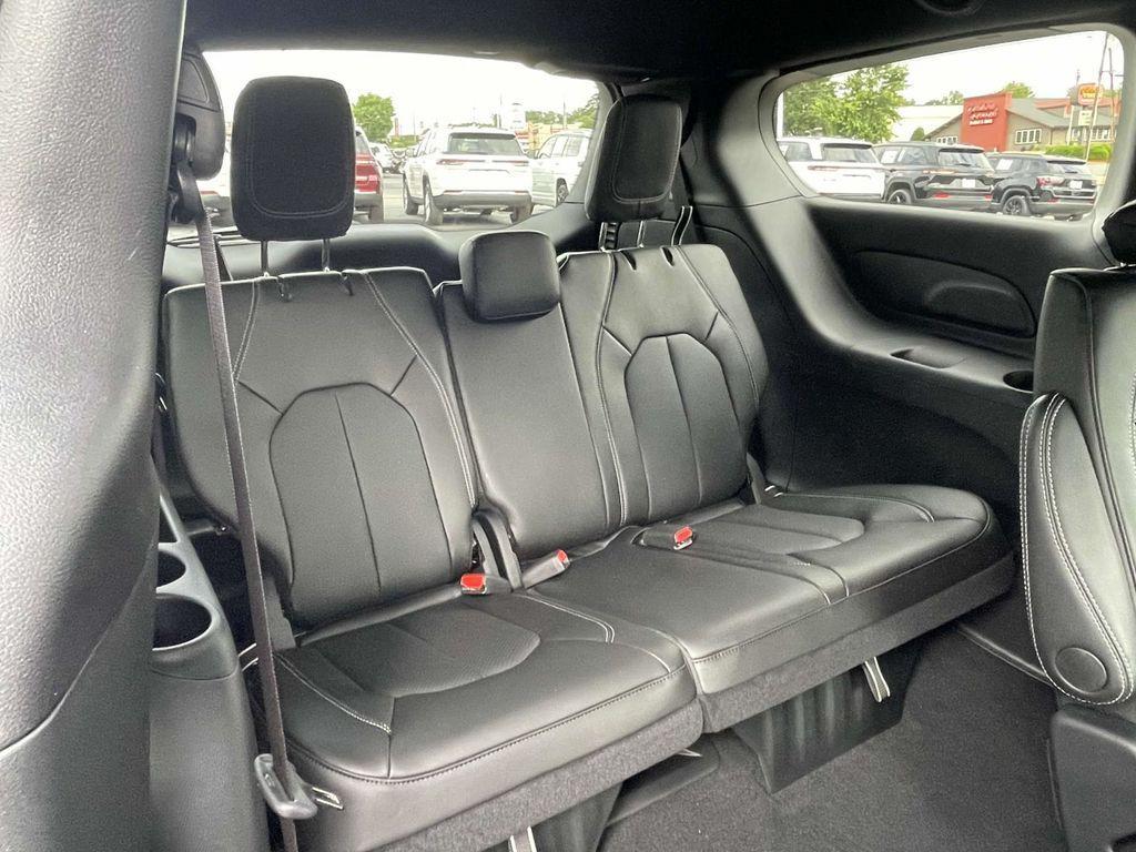 new 2025 Chrysler Pacifica car, priced at $40,752