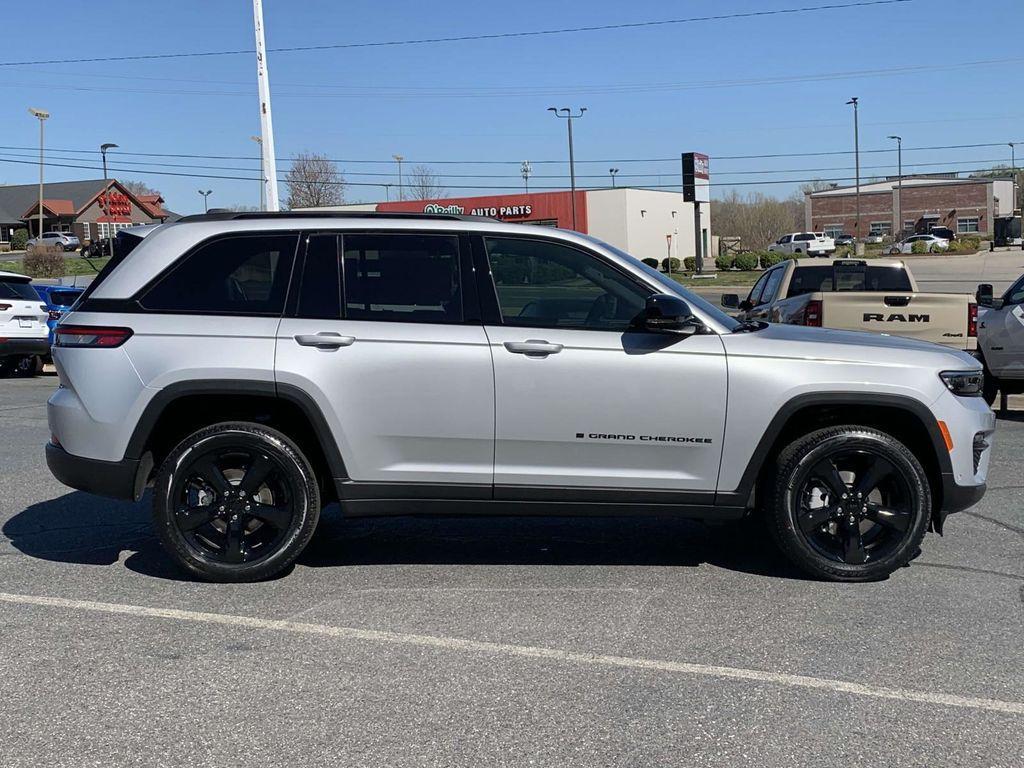 new 2025 Jeep Grand Cherokee car, priced at $49,205