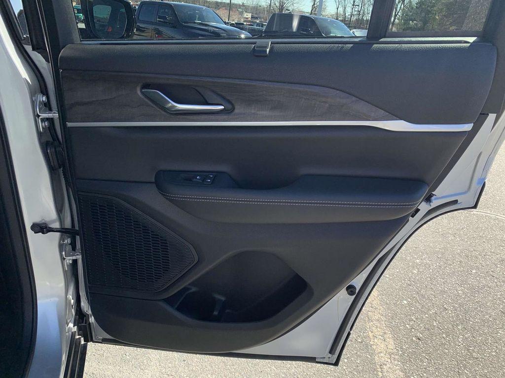 new 2025 Jeep Grand Cherokee car, priced at $49,205
