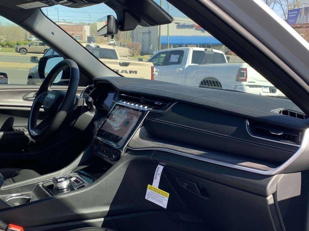 new 2025 Jeep Grand Cherokee car, priced at $49,205
