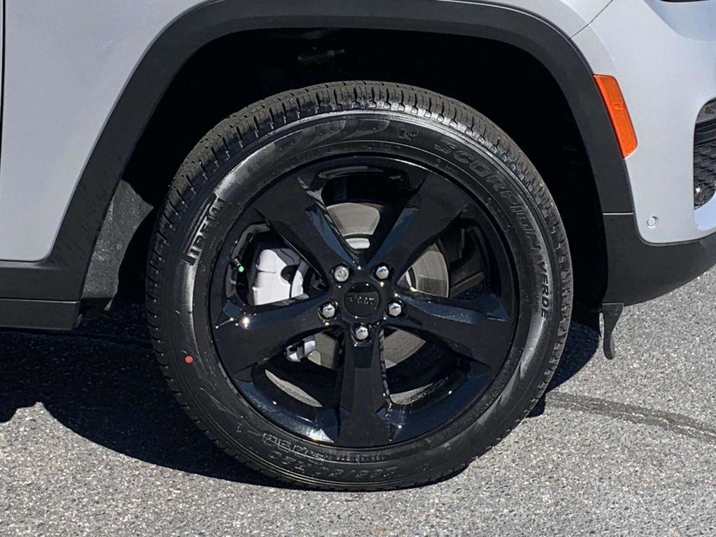 new 2025 Jeep Grand Cherokee car, priced at $49,205