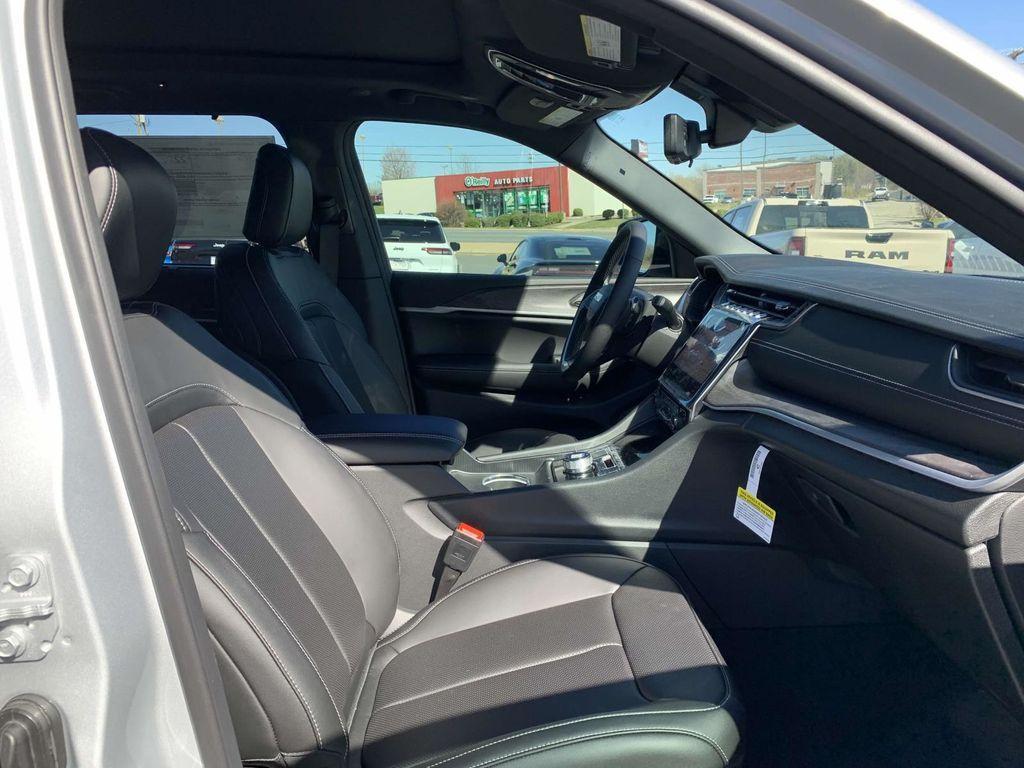 new 2025 Jeep Grand Cherokee car, priced at $49,205