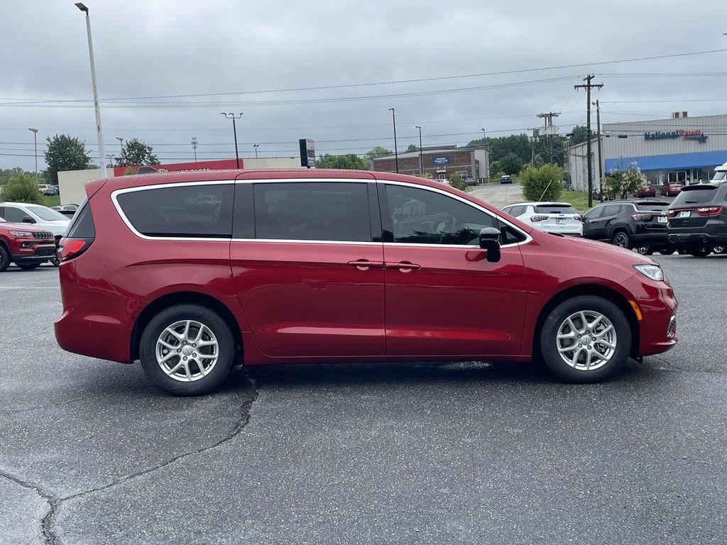 new 2025 Chrysler Pacifica car, priced at $43,970