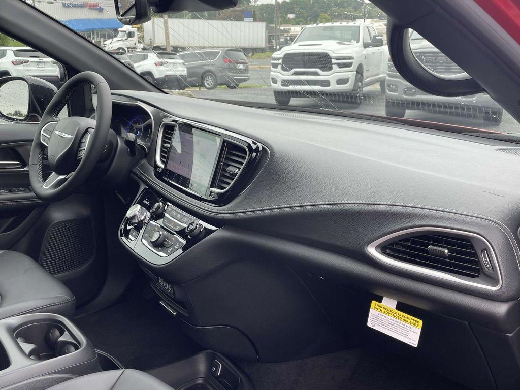 new 2025 Chrysler Pacifica car, priced at $43,970