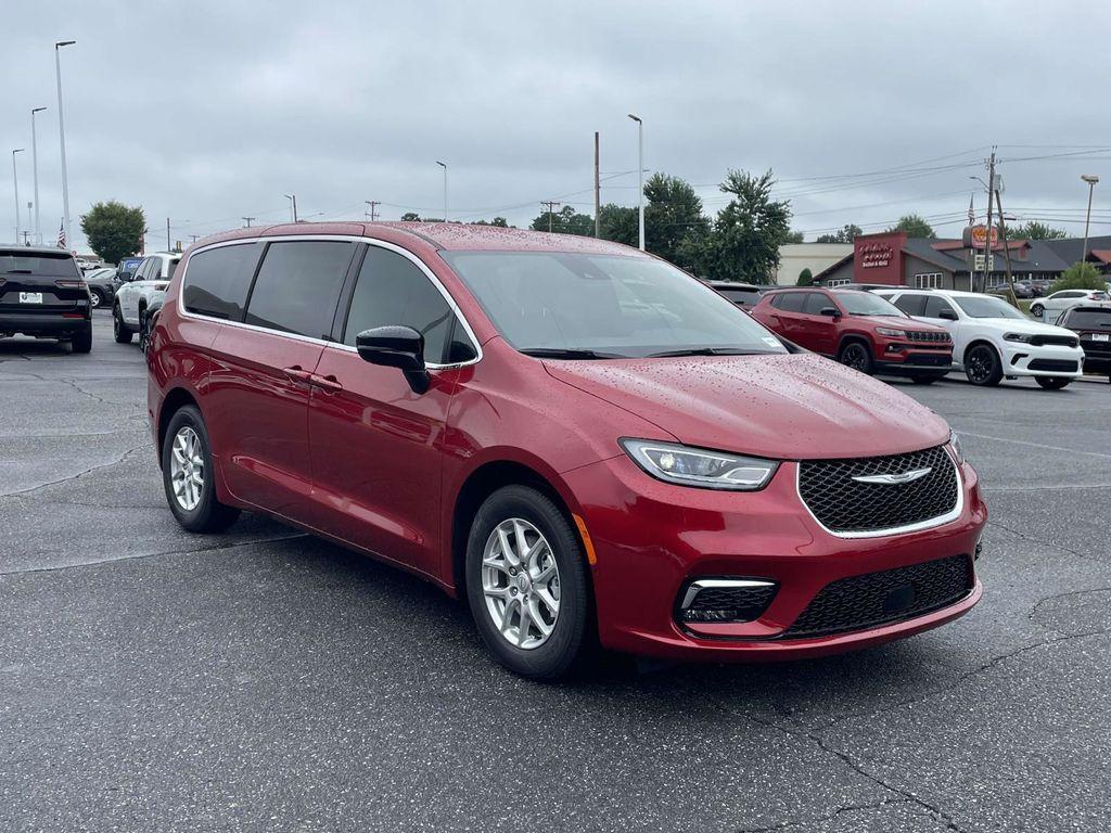 new 2025 Chrysler Pacifica car, priced at $43,970