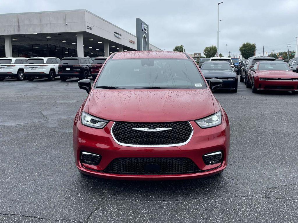 new 2025 Chrysler Pacifica car, priced at $43,970