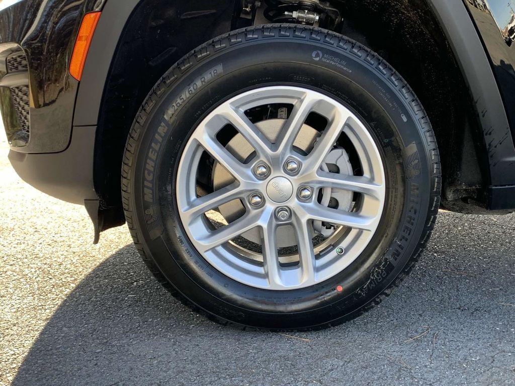 new 2025 Jeep Grand Cherokee car, priced at $37,720