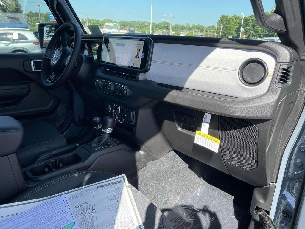 new 2025 Jeep Wrangler car, priced at $43,995