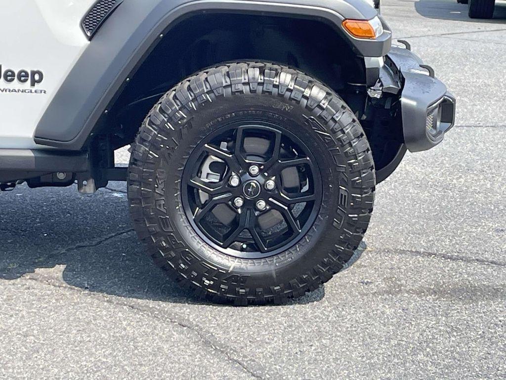 new 2025 Jeep Wrangler car, priced at $39,995