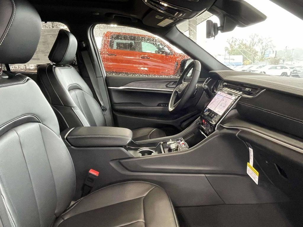 new 2025 Jeep Grand Cherokee car, priced at $48,405