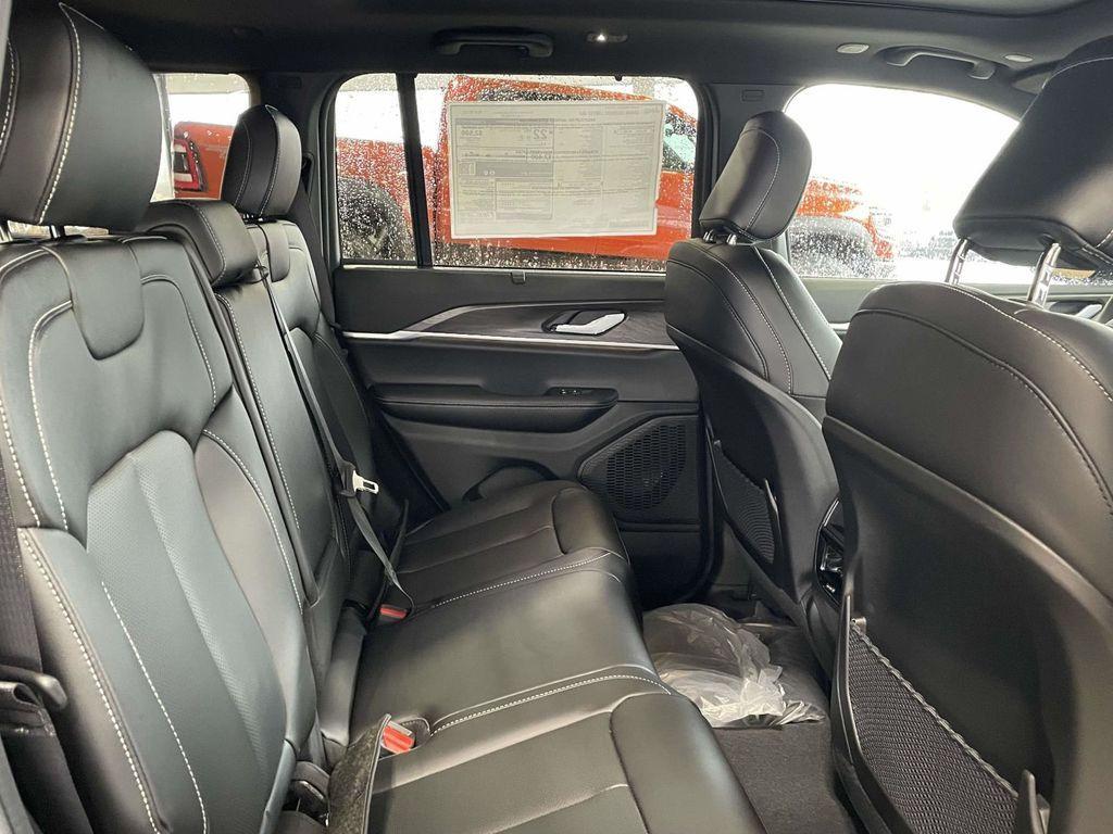 new 2025 Jeep Grand Cherokee car, priced at $48,405