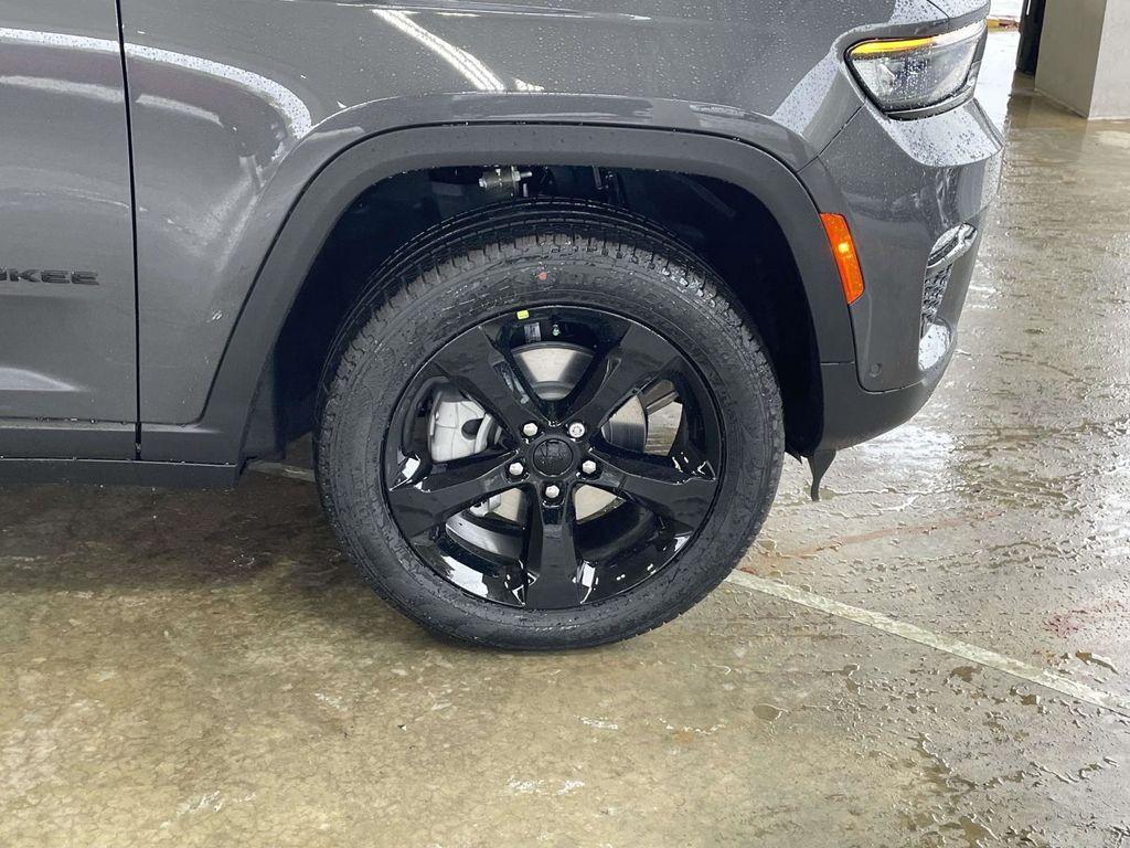 new 2025 Jeep Grand Cherokee car, priced at $48,405