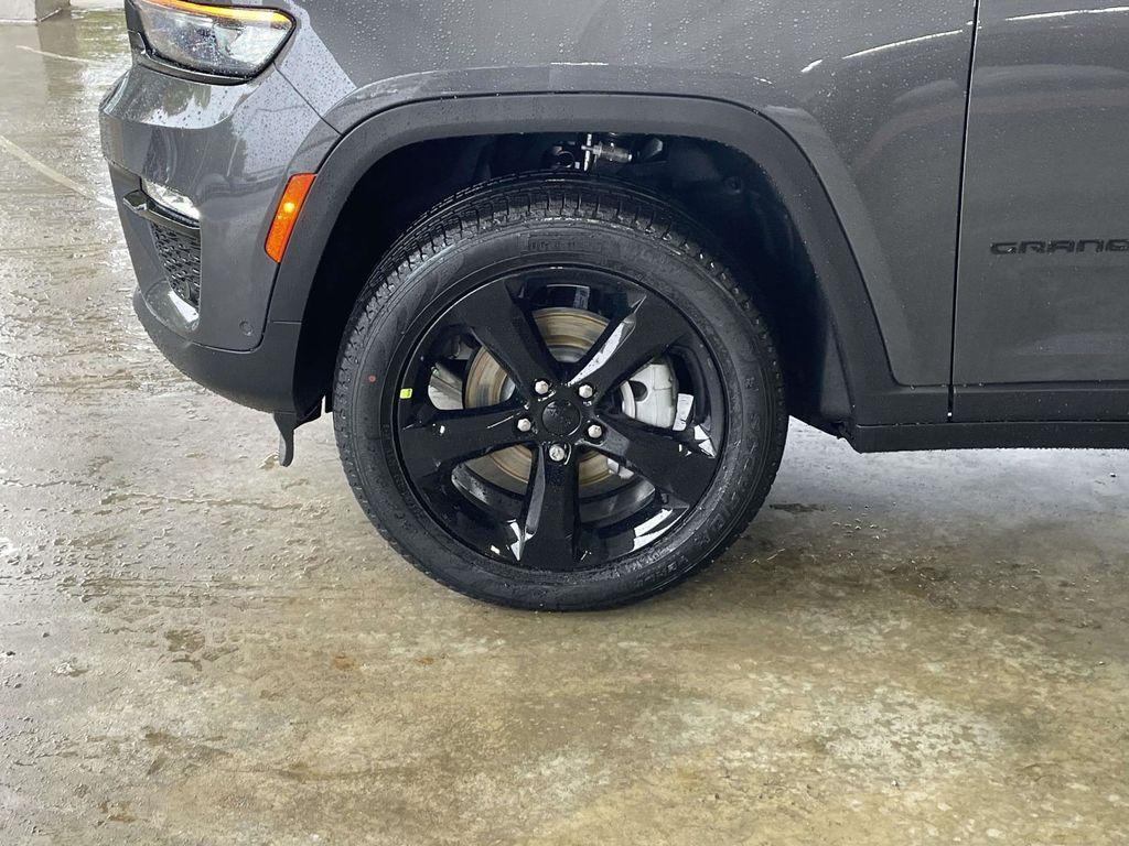 new 2025 Jeep Grand Cherokee car, priced at $48,405