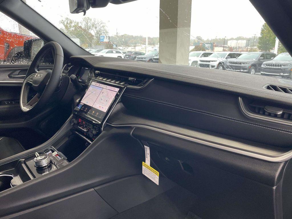 new 2025 Jeep Grand Cherokee car, priced at $48,405