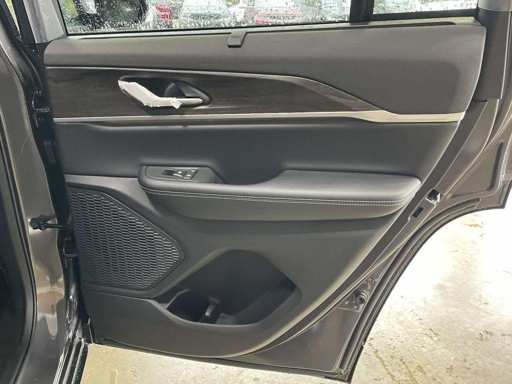 new 2025 Jeep Grand Cherokee car, priced at $48,405