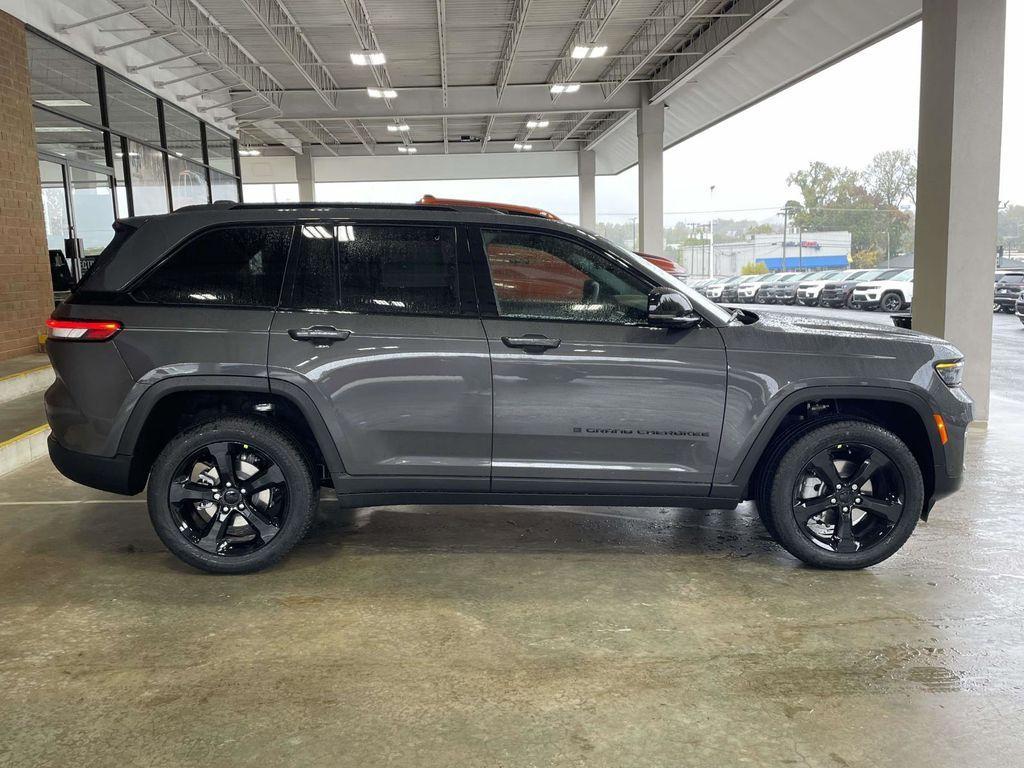 new 2025 Jeep Grand Cherokee car, priced at $48,405