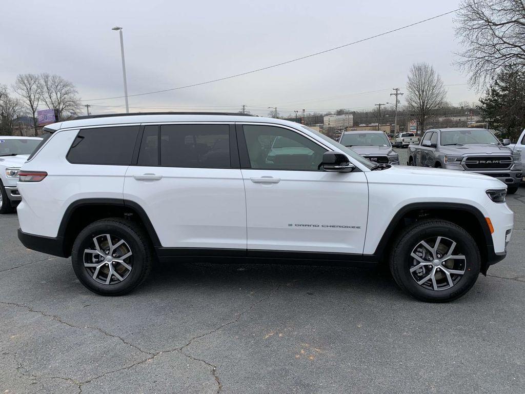 new 2025 Jeep Grand Cherokee L car, priced at $39,700