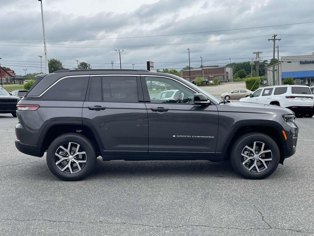 new 2025 Jeep Grand Cherokee car, priced at $40,896