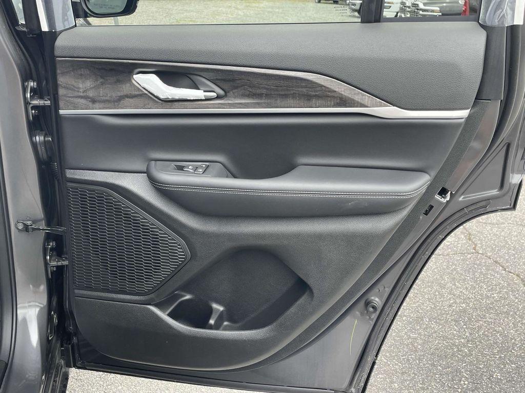 new 2025 Jeep Grand Cherokee car, priced at $40,896