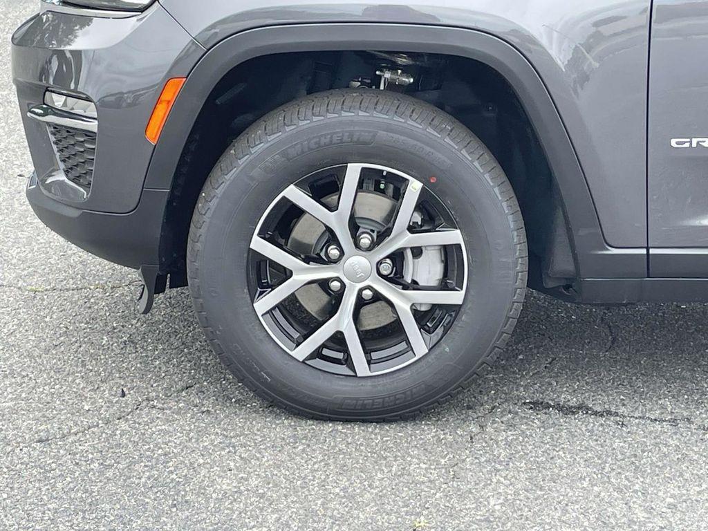 new 2025 Jeep Grand Cherokee car, priced at $40,896