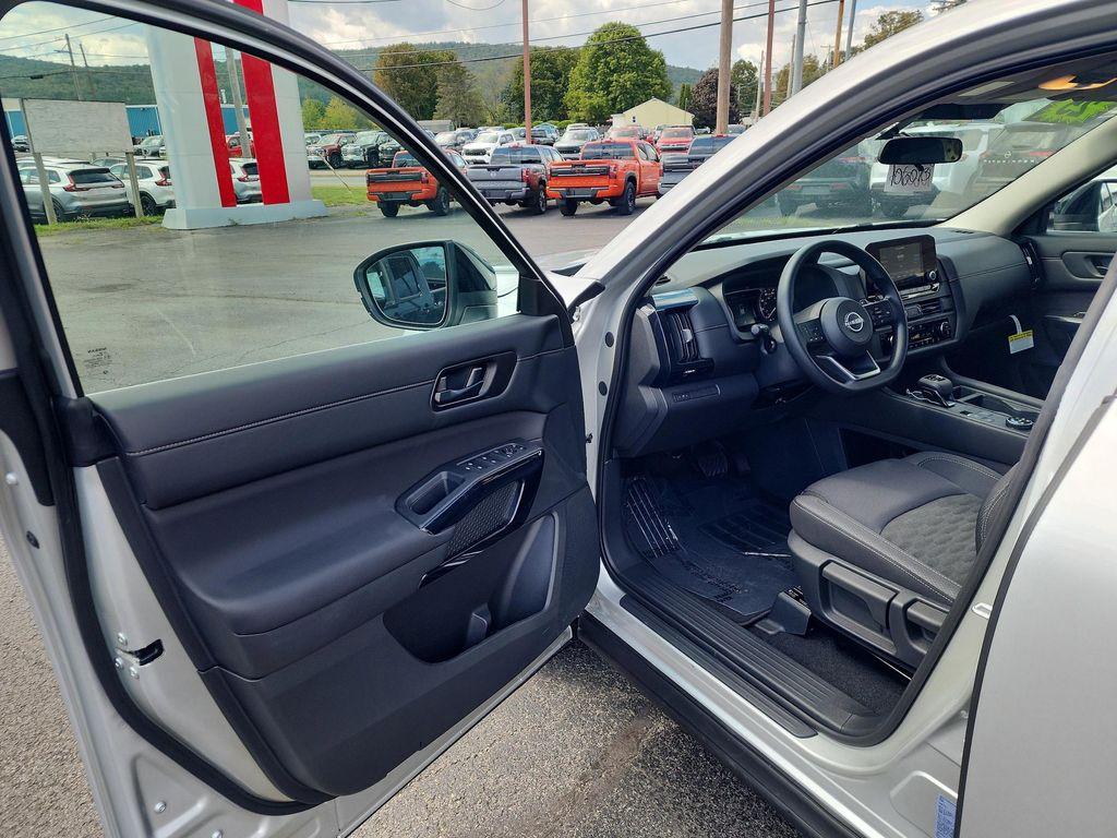 new 2025 Nissan Pathfinder car, priced at $34,665