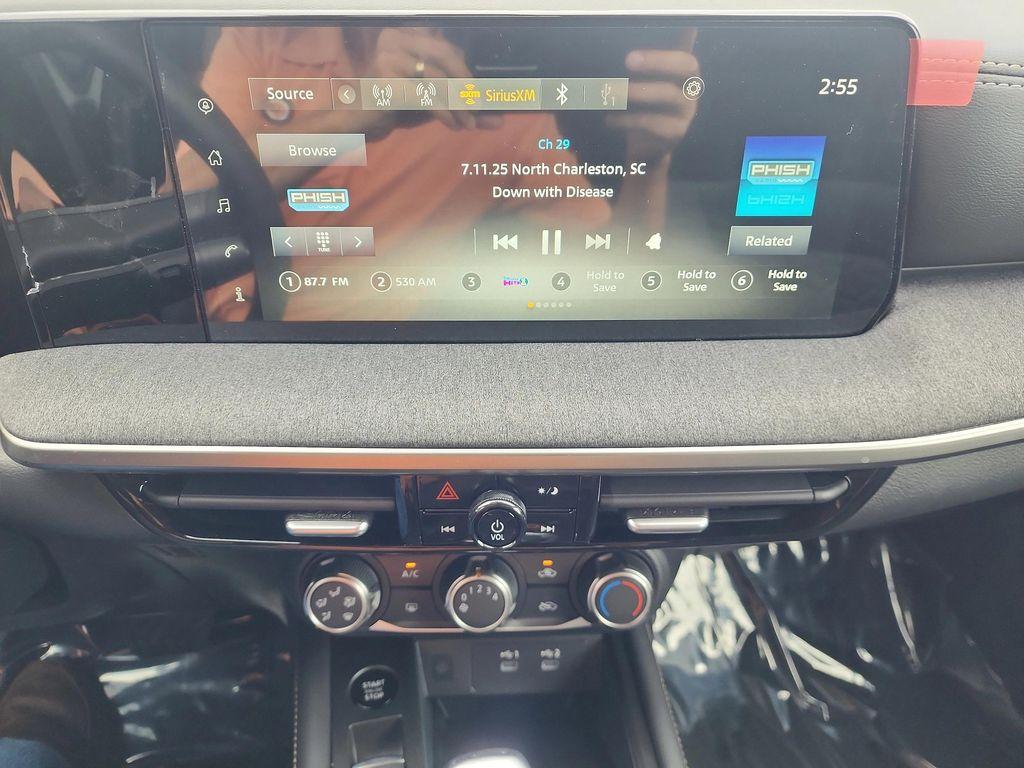 new 2025 Nissan Kicks car, priced at $26,075