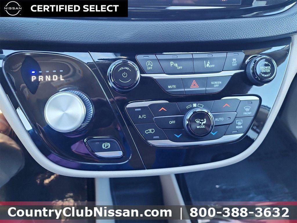 used 2024 Chrysler Pacifica car, priced at $27,495