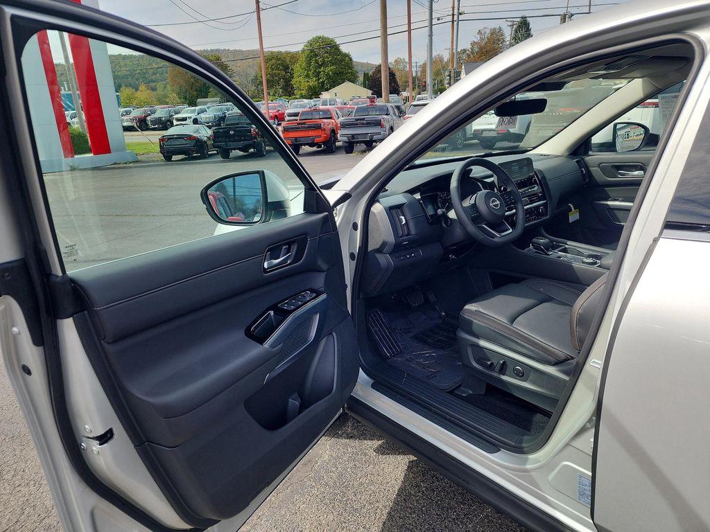 new 2025 Nissan Pathfinder car, priced at $38,067