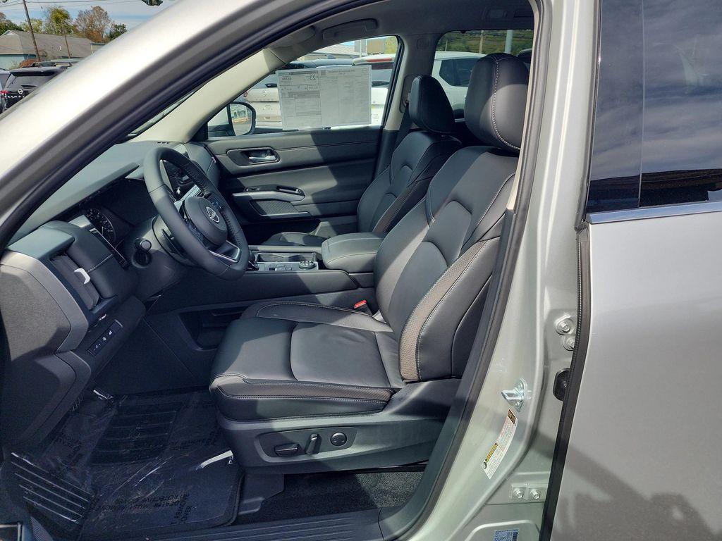 new 2025 Nissan Pathfinder car, priced at $38,067
