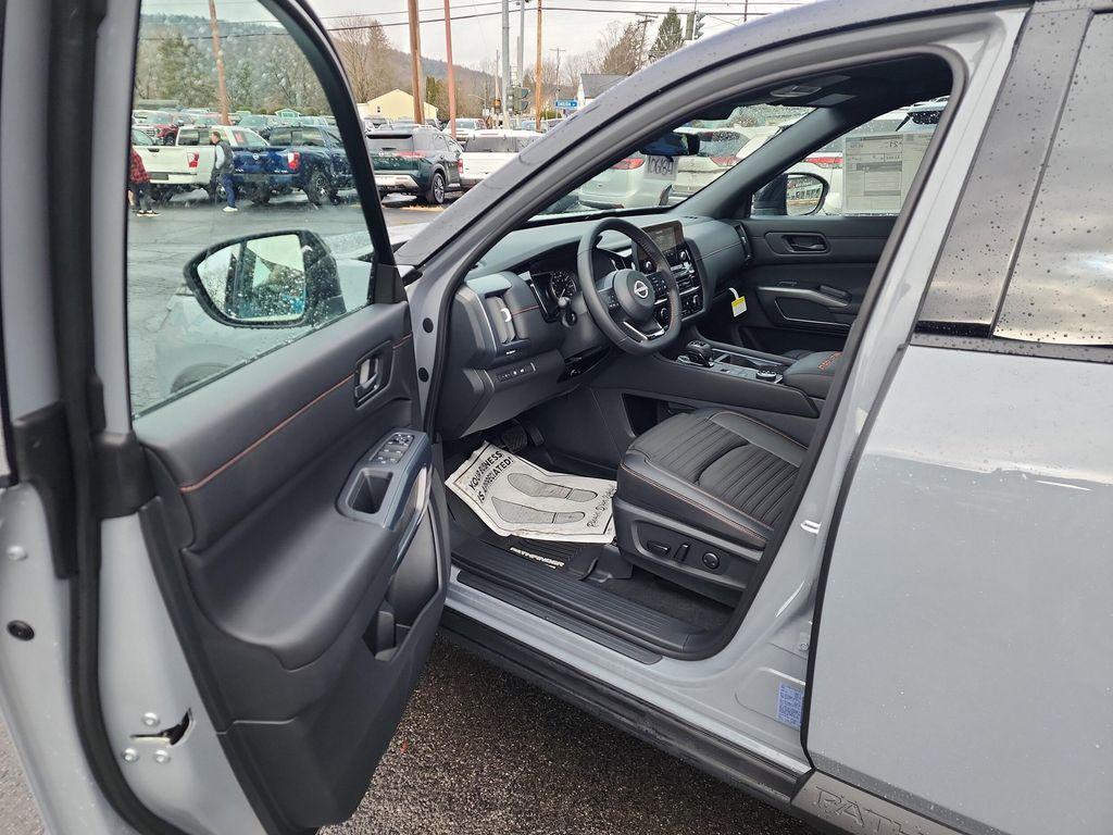 new 2025 Nissan Pathfinder car, priced at $41,420