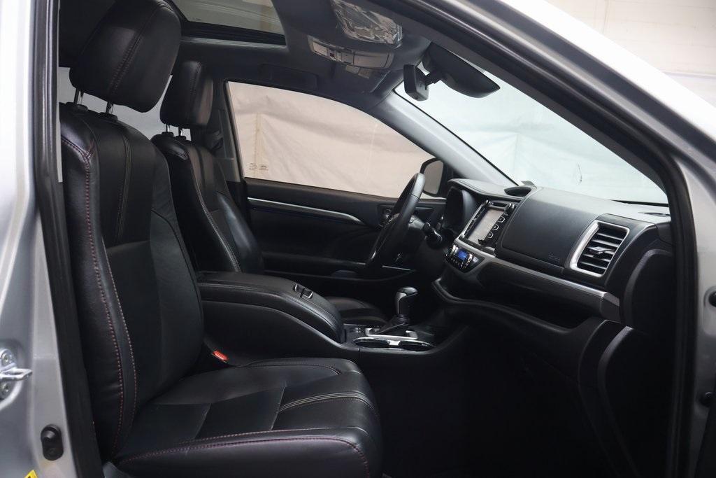 used 2019 Toyota Highlander car, priced at $28,995
