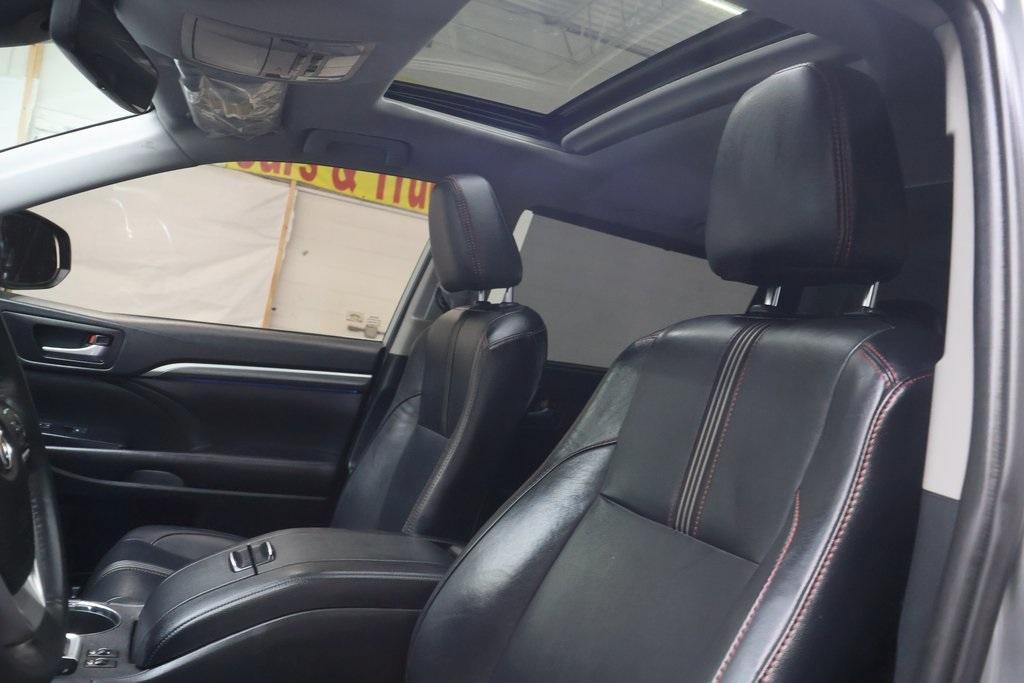 used 2019 Toyota Highlander car, priced at $28,995
