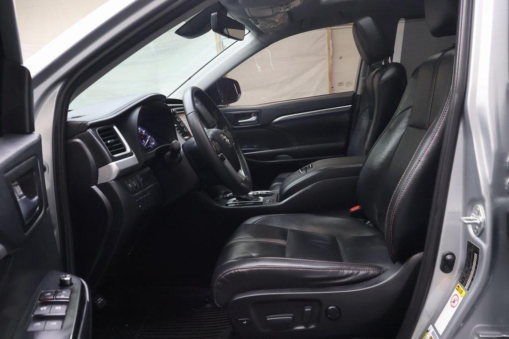 used 2019 Toyota Highlander car, priced at $28,995