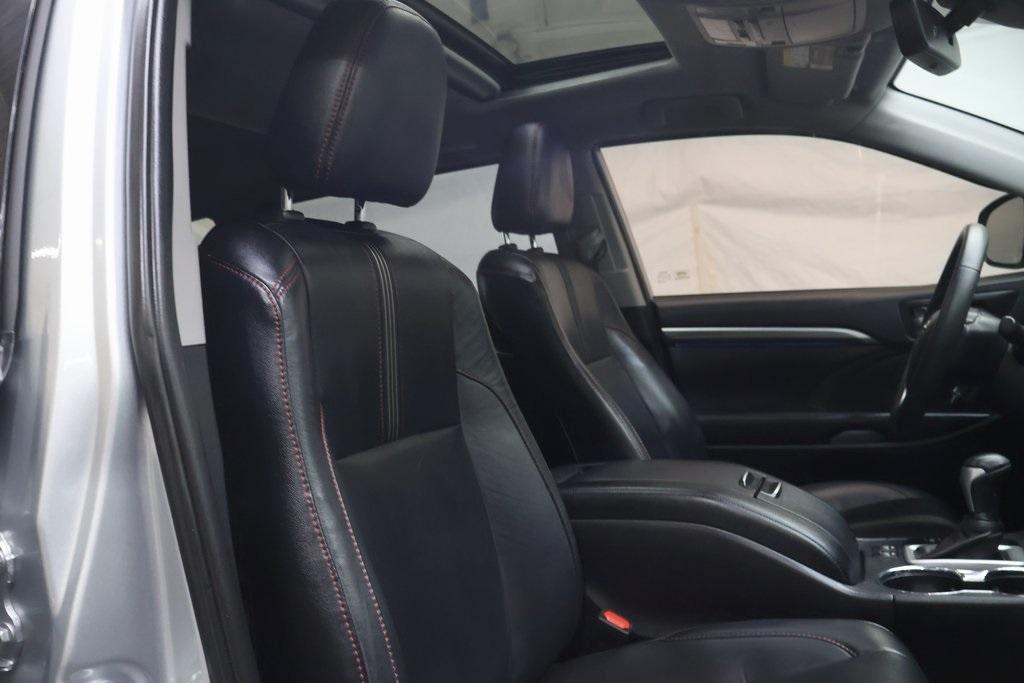 used 2019 Toyota Highlander car, priced at $28,995