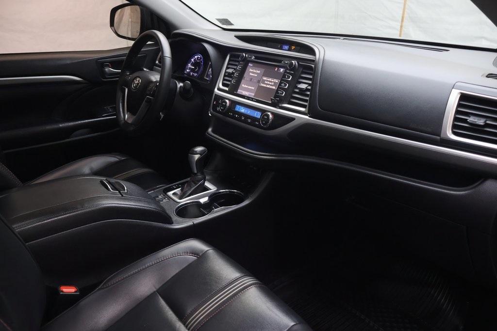 used 2019 Toyota Highlander car, priced at $28,995