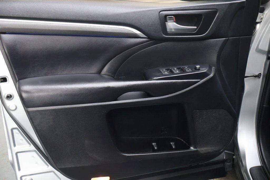 used 2019 Toyota Highlander car, priced at $28,995