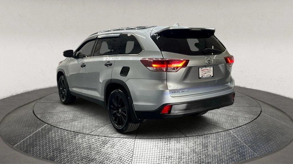 used 2019 Toyota Highlander car, priced at $28,995