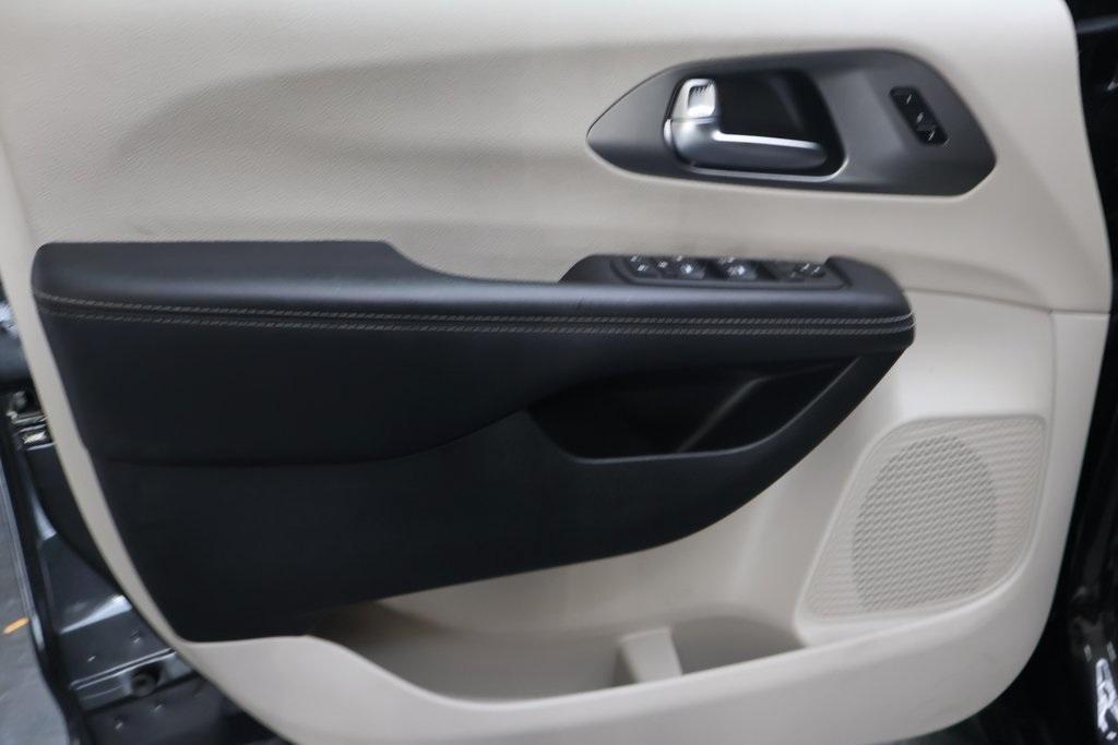 used 2023 Chrysler Pacifica car, priced at $27,995