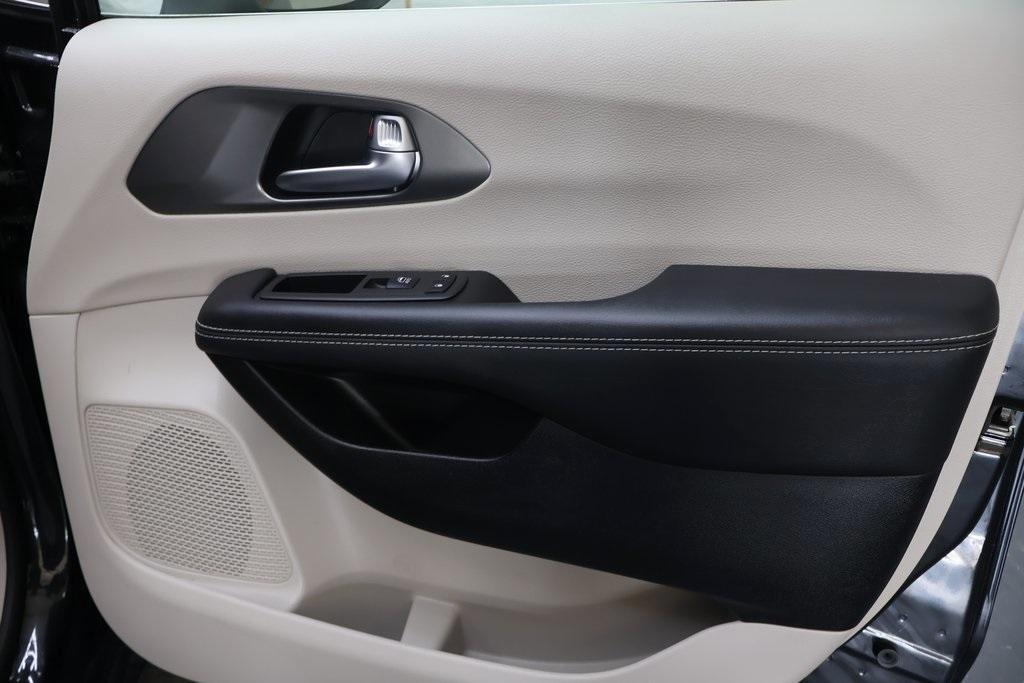 used 2023 Chrysler Pacifica car, priced at $27,995
