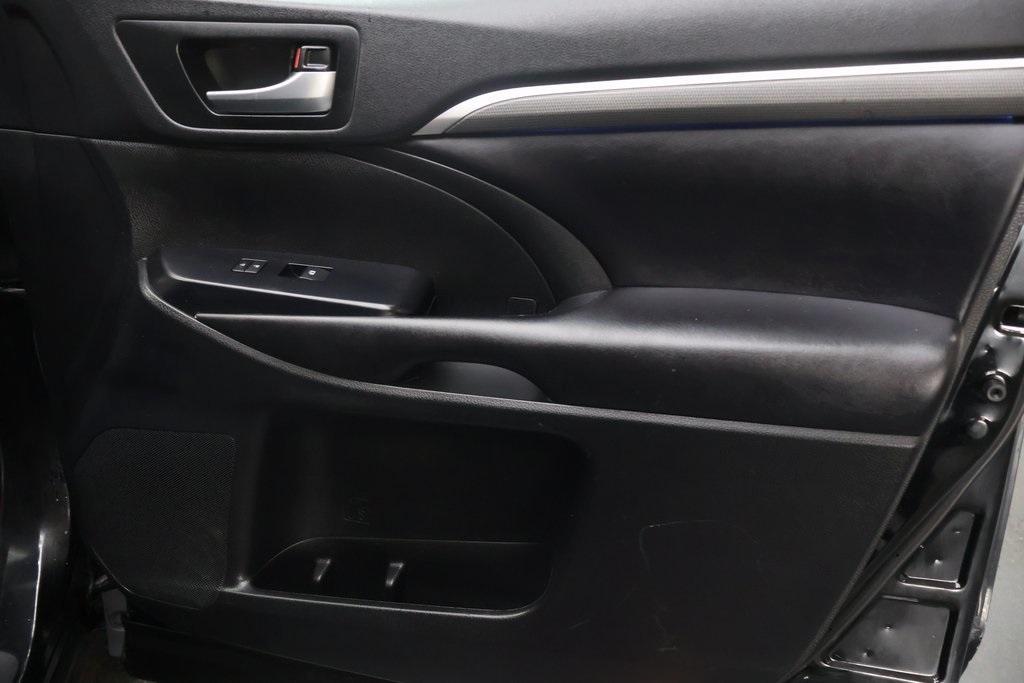 used 2019 Toyota Highlander car, priced at $24,995