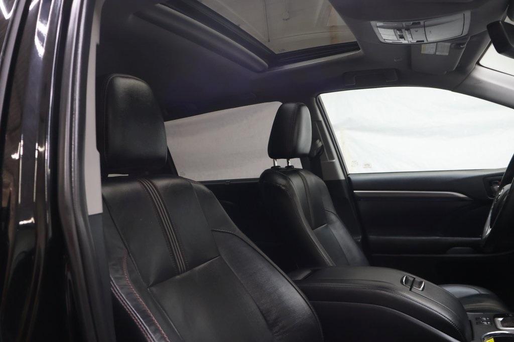 used 2019 Toyota Highlander car, priced at $24,995