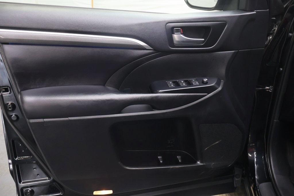 used 2019 Toyota Highlander car, priced at $24,995