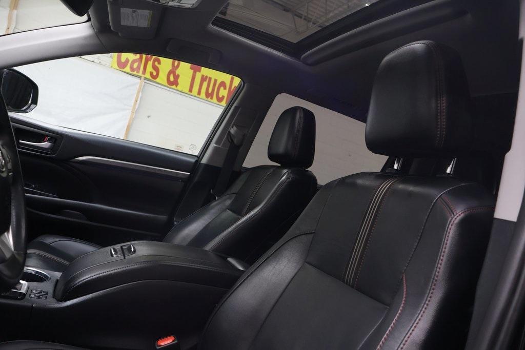 used 2019 Toyota Highlander car, priced at $24,995