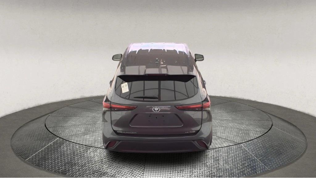 used 2021 Toyota Highlander car
