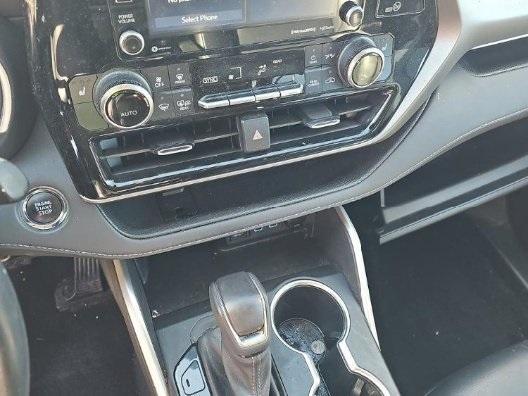 used 2022 Toyota Highlander car, priced at $30,995