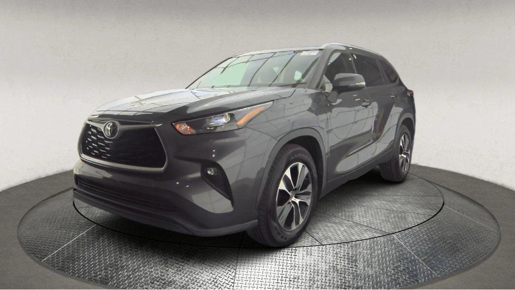 used 2022 Toyota Highlander car, priced at $30,995