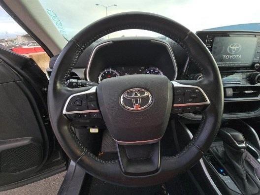 used 2022 Toyota Highlander car, priced at $30,995